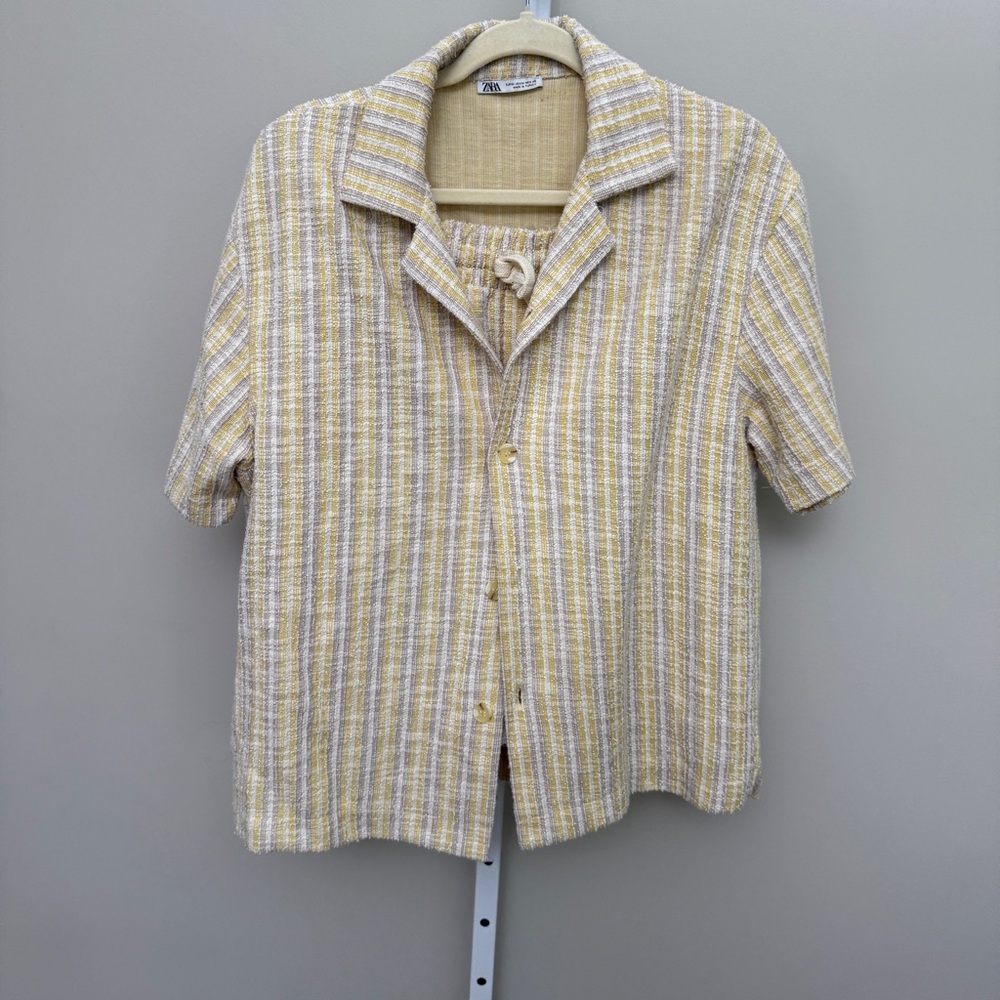 Zara Men's Button-Up Short Sleeve Shirt in Yellow and White Stripe